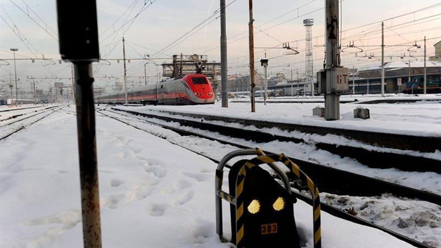 Dos muertos y decenas de heridos por el descarrilamiento de un tren en Milán