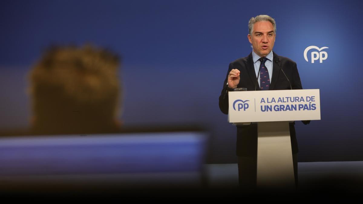 El director de las campañas electorales de mayo, Elías Bendodo, este jueves, en la sede del PP.