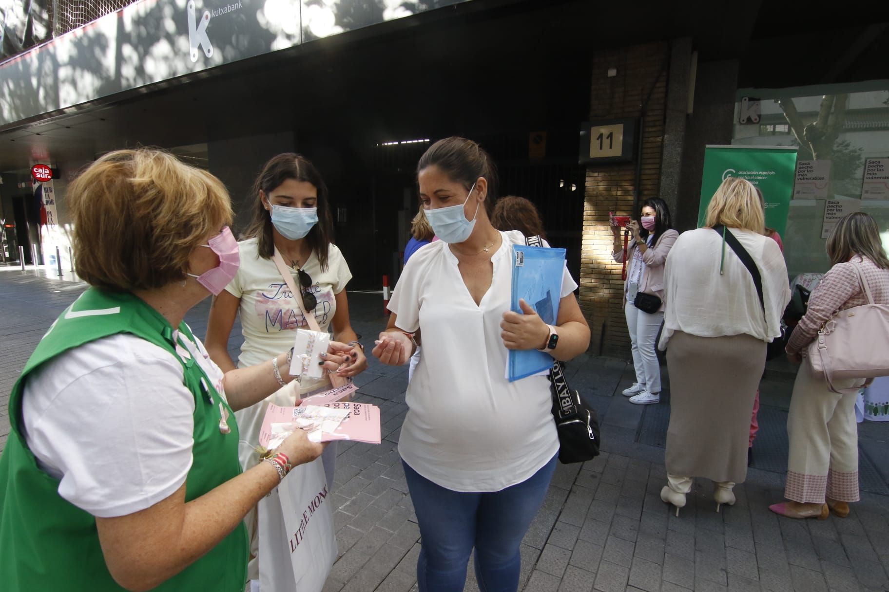 Campaña "Saca pecho" contra el Cáncer de mMma