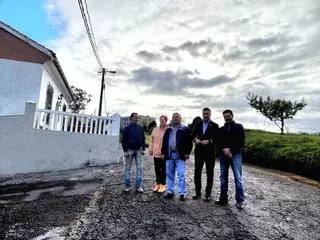 Los vecinos de El Campón reclaman desbroces y la mejora de los accesos a esta zona de Oviedo