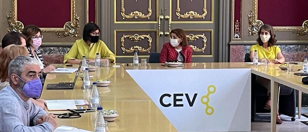 Imagen de la reunión celebrada en la sede de la CEV