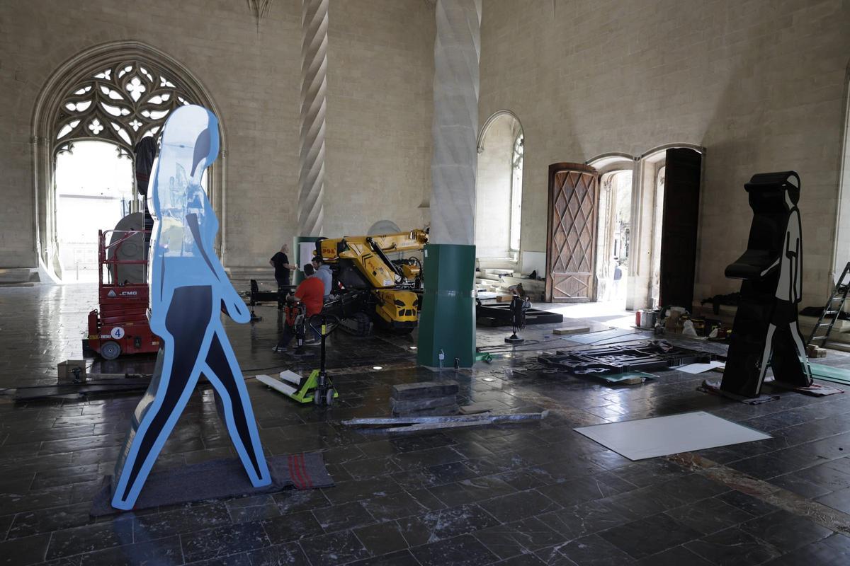 Montaje de la exposición de Julian Opie en la Llotja de Palma