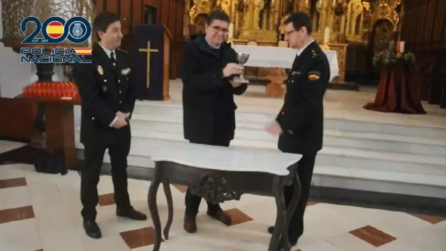 Recuperan en La Rioja un cáliz de plata robado en 2002 en una iglesia de Écija