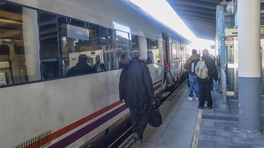 Nueva avería del tren Badajoz-Madrid a la altura de Cáceres