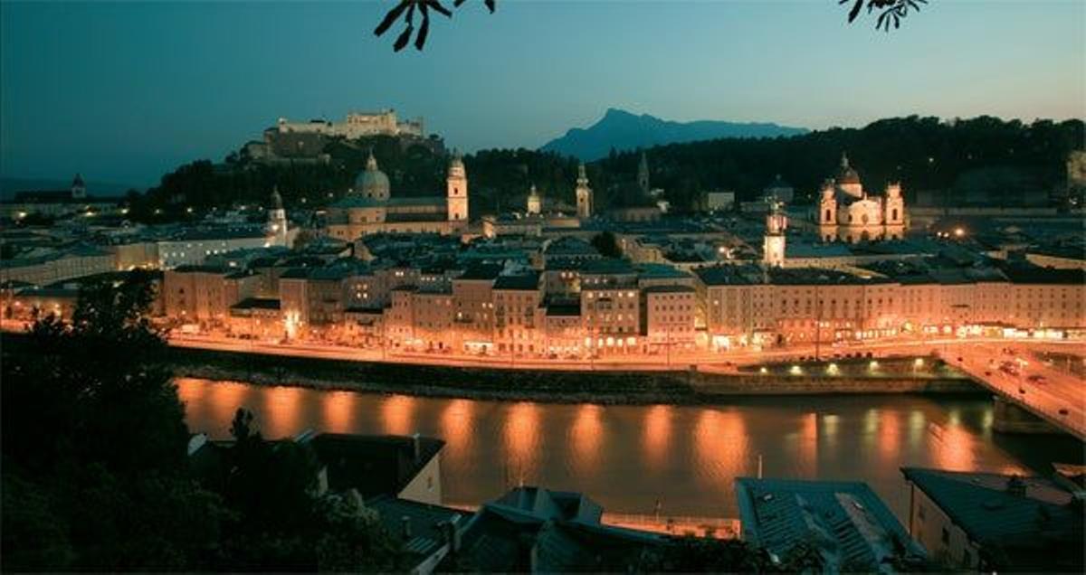 Vista de Salzburgo dominada por la Fortaleza de Hohensalzburg.