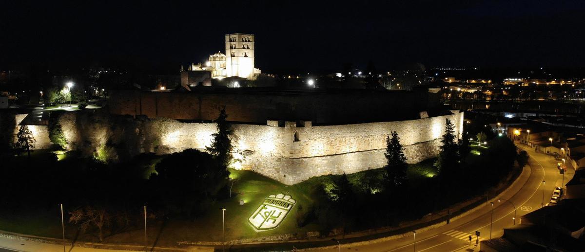 Nueva iluminación de la muralla en el entorno del Castillo.