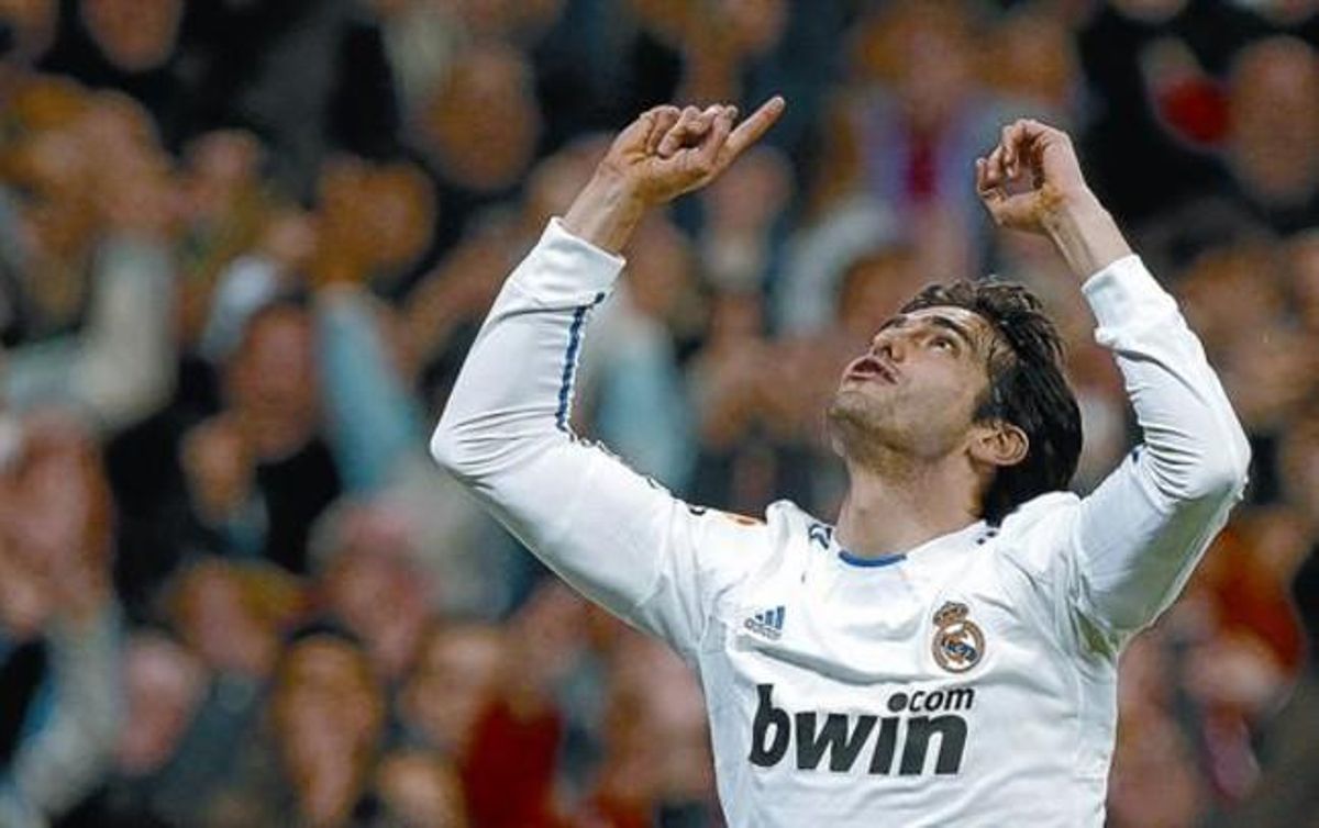 Kaká celebra el seu gol, que tancava el triomf del Madrid al Bernabéu. Kaká celebra el seu gol, que tancava el triomf del Madrid al Bernabéu.