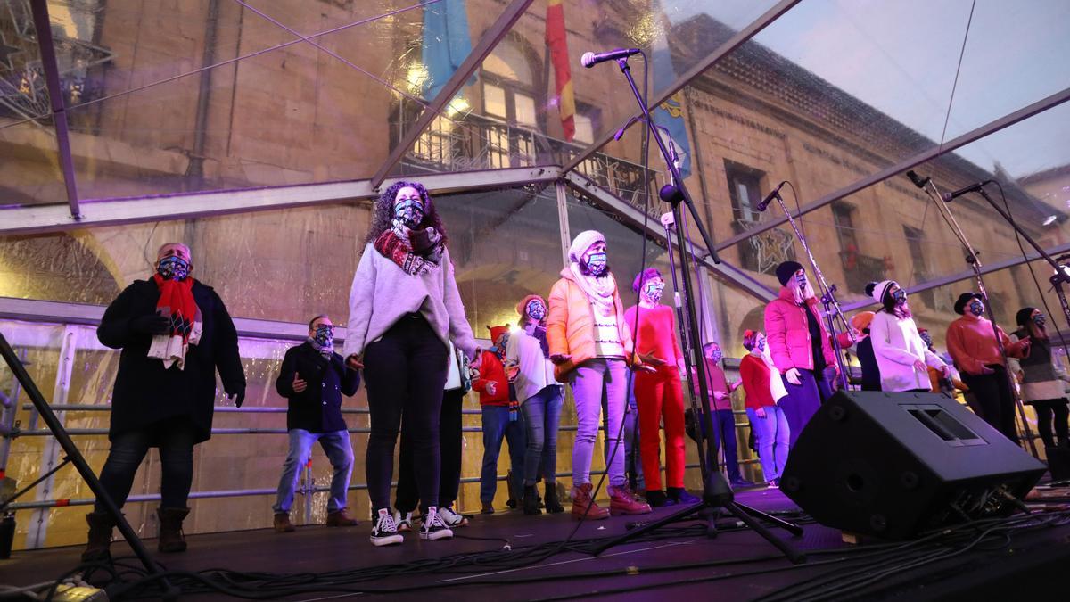 Así ha sido el encendido de luces de Navidad en Avilés