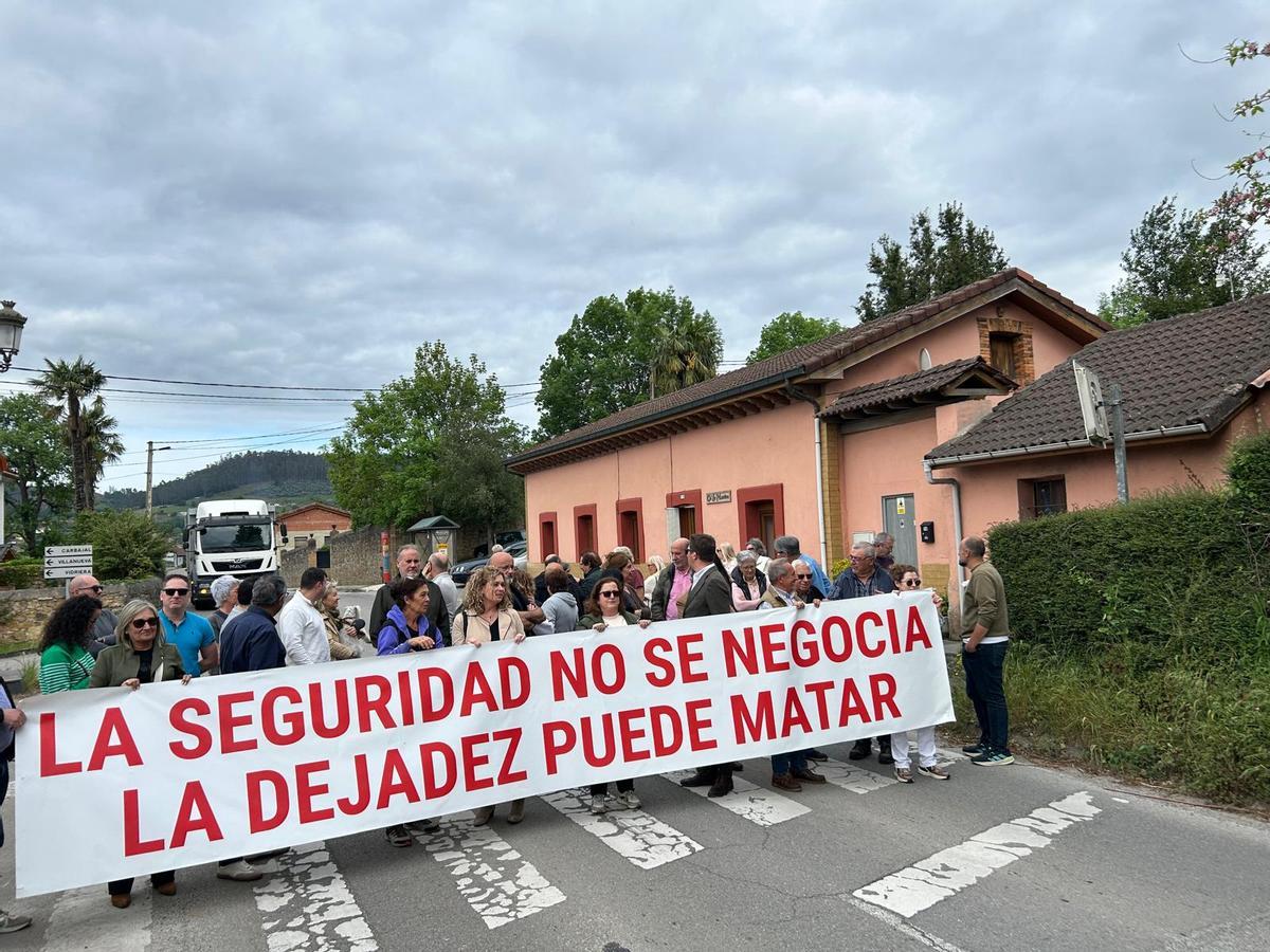 Protesta vecinos de San Cucao por el tráfico