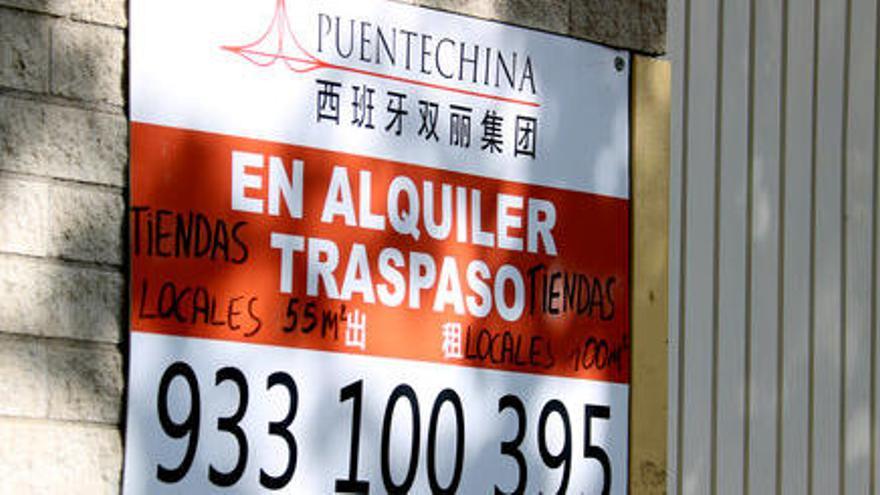 Un cartell de «Puente China» a l&#039;edifici que allotja una de les seus de l&#039;empresa a Catalunya