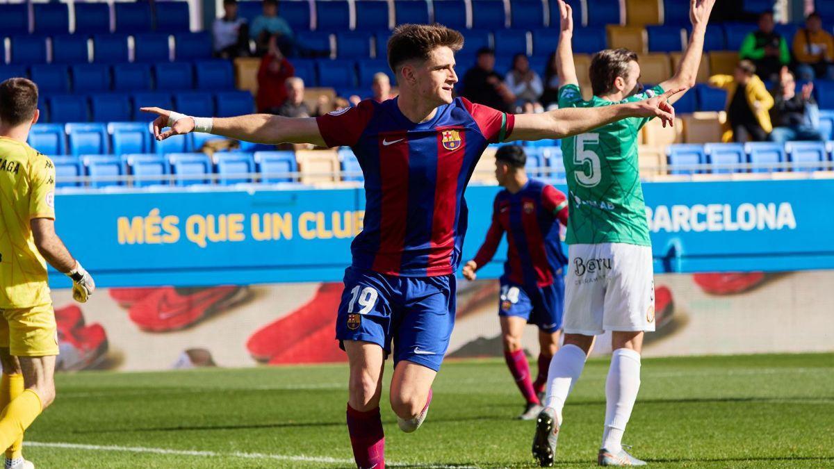 Pau Víctor celebra el primer gol del partido contra la SD Logroñés