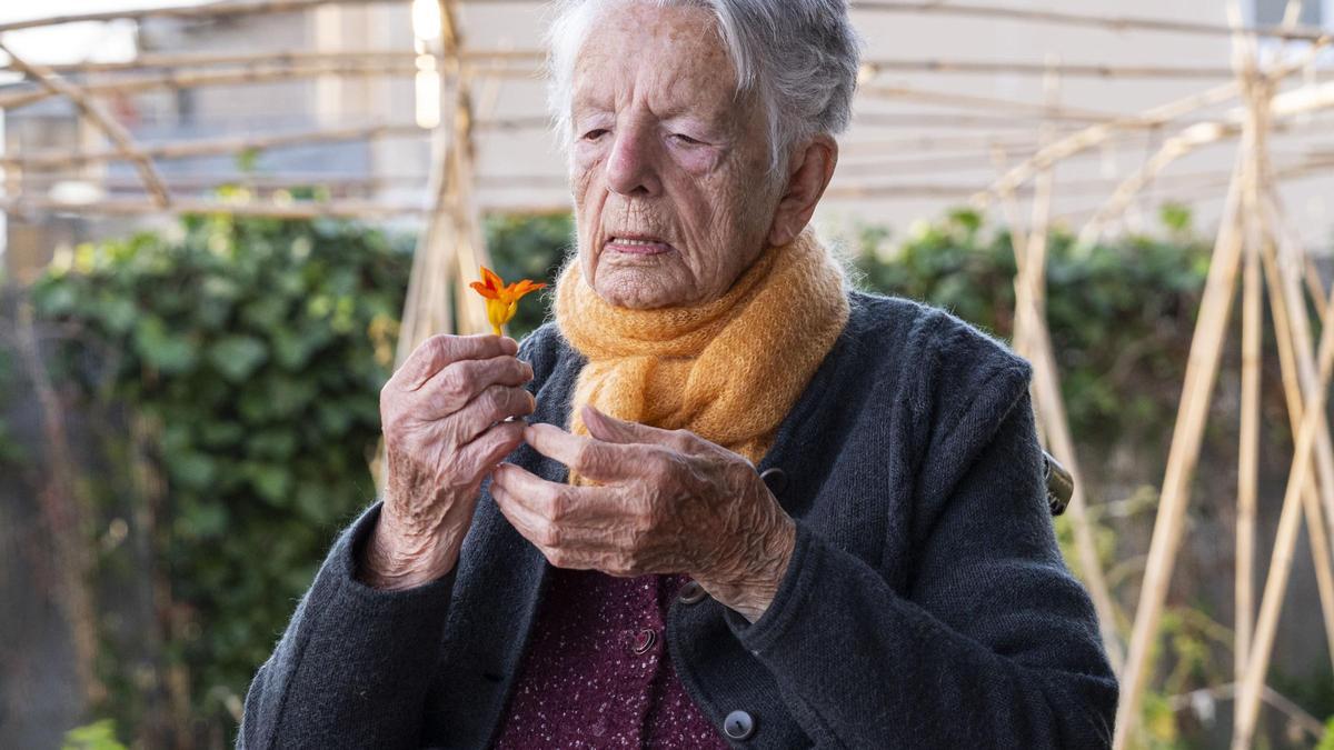 Cantar, comer y dormir, la fórmula de Carme Noguera para subir al podio de la longevidad