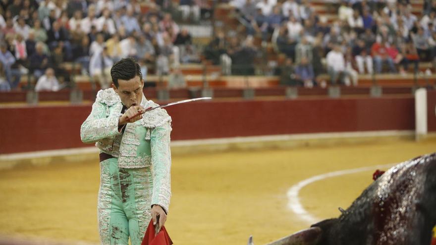 Crítica de la Feria de San Jorge: David Galván se deja vivos sus dos toros entre gritos de &#039;¡Zúñiga, vete ya&#039;!