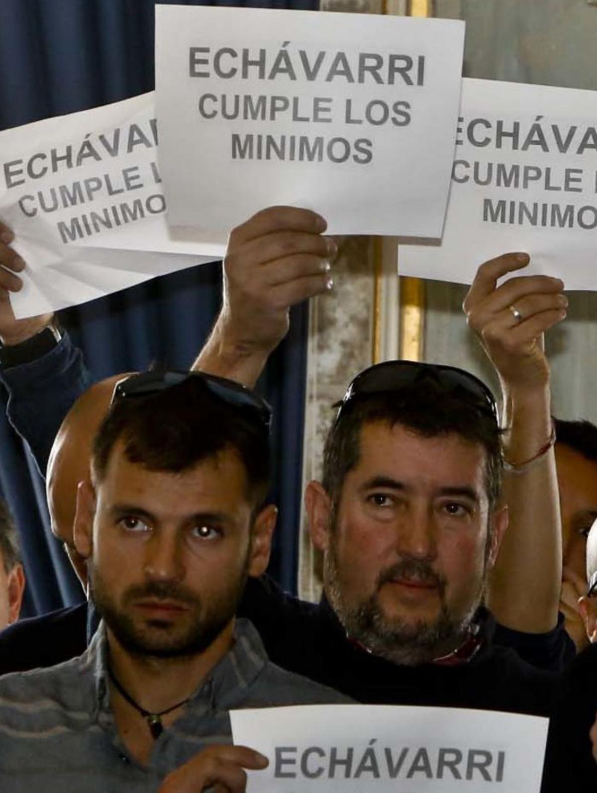 Una protesta contra el alcalde Gabriel Echávarri (PSOE).