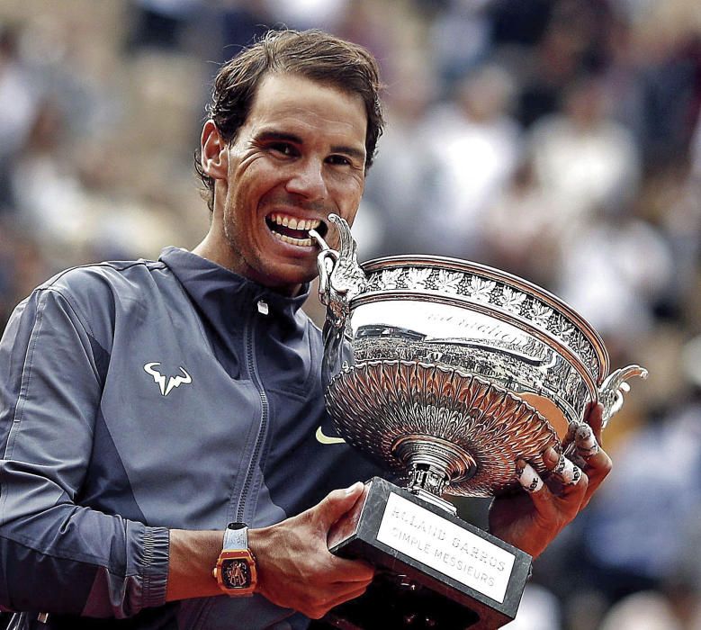 Año 2019: El décimosegundo Roland Garros, ante Dominic Thiem, por 6/3, 5/7, 6/1, 6/1.