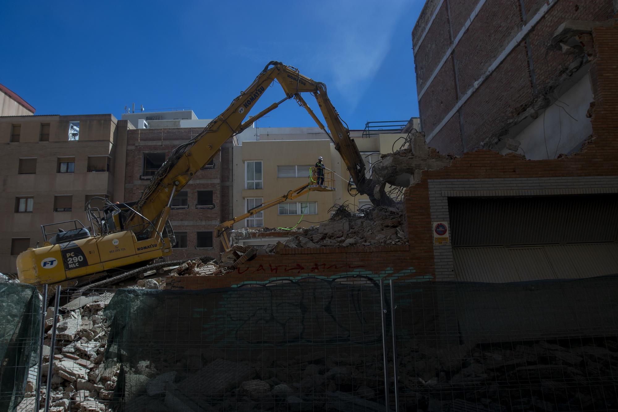 Demolición del antiguo concesionario de Plaza de Toros Vieja para un nuevo hotel