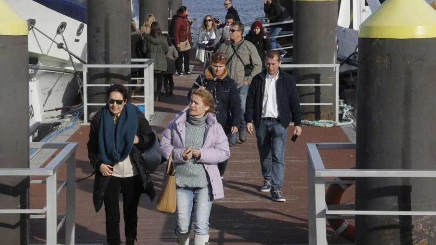 Estación marítima de Cangas, por donde llegan muchos de los turistas. // Santos Álvarez