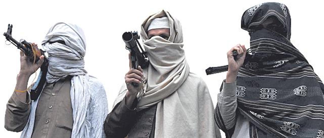 Un grupo de talibanes armados.