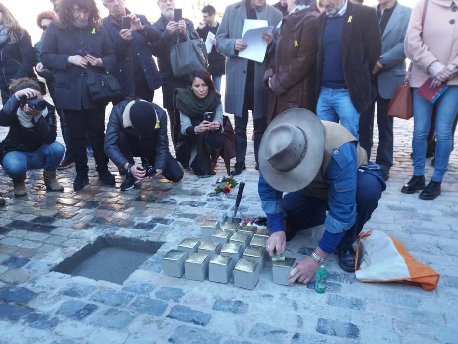 Girona col·loca llambordes per recordar les víctimes dels nazis