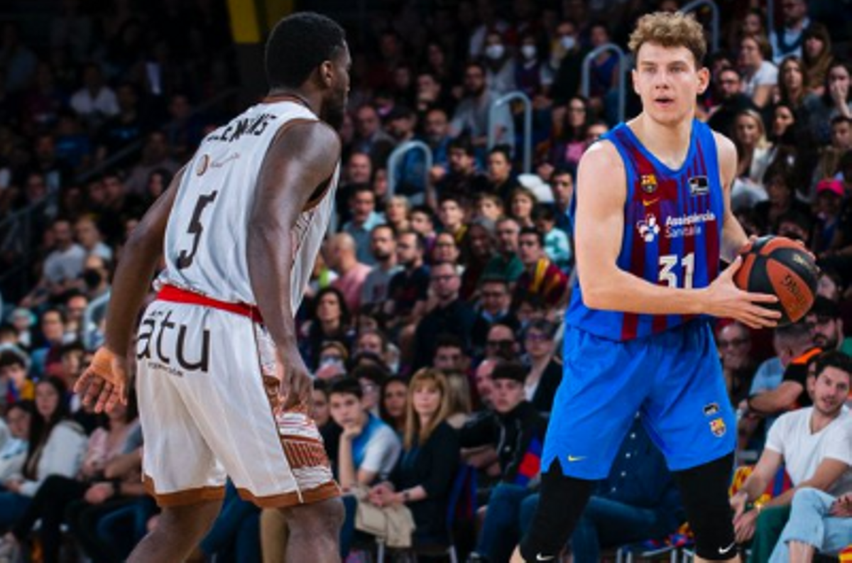 Abrines reanima el Barça en la celebració dels 50 anys del Palau Abrines reanima el Barça en la celebració dels 50 anys del Palau