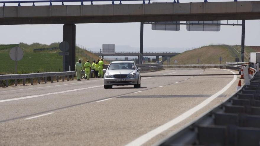 El primer coche que ha estrenado la autovía Zamora-Benavente