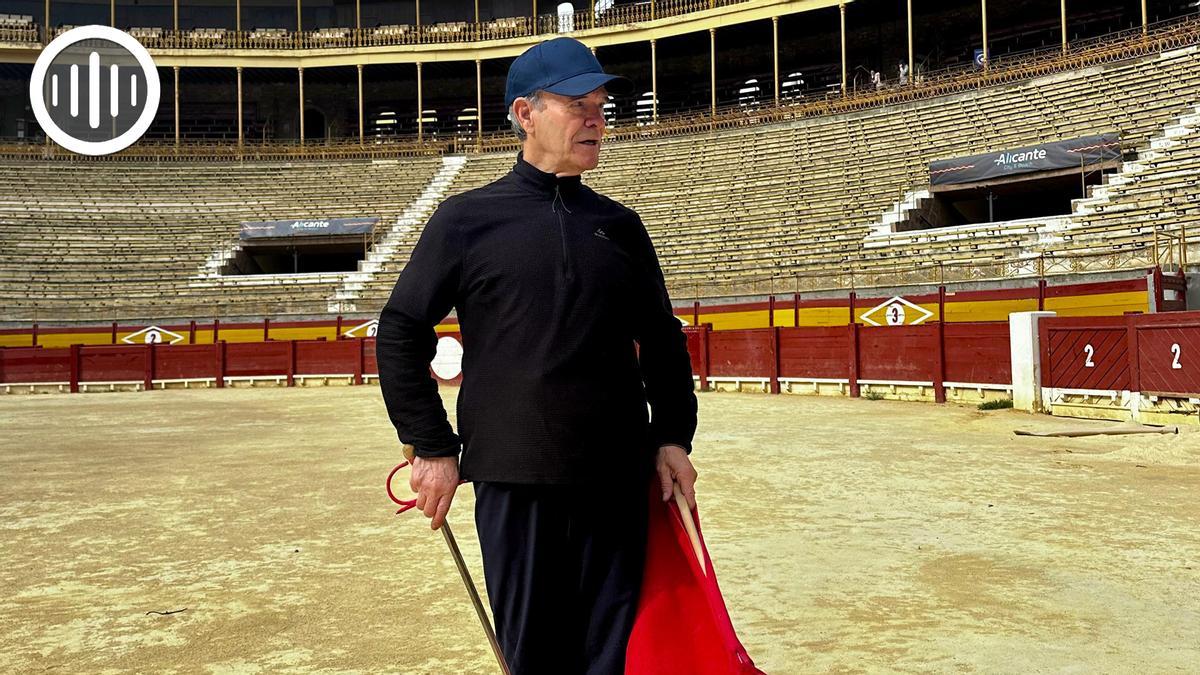 Gregorio Tébar Pérez, 'El Inclusero', en una foto reciente en la plaza de toros de Alicante