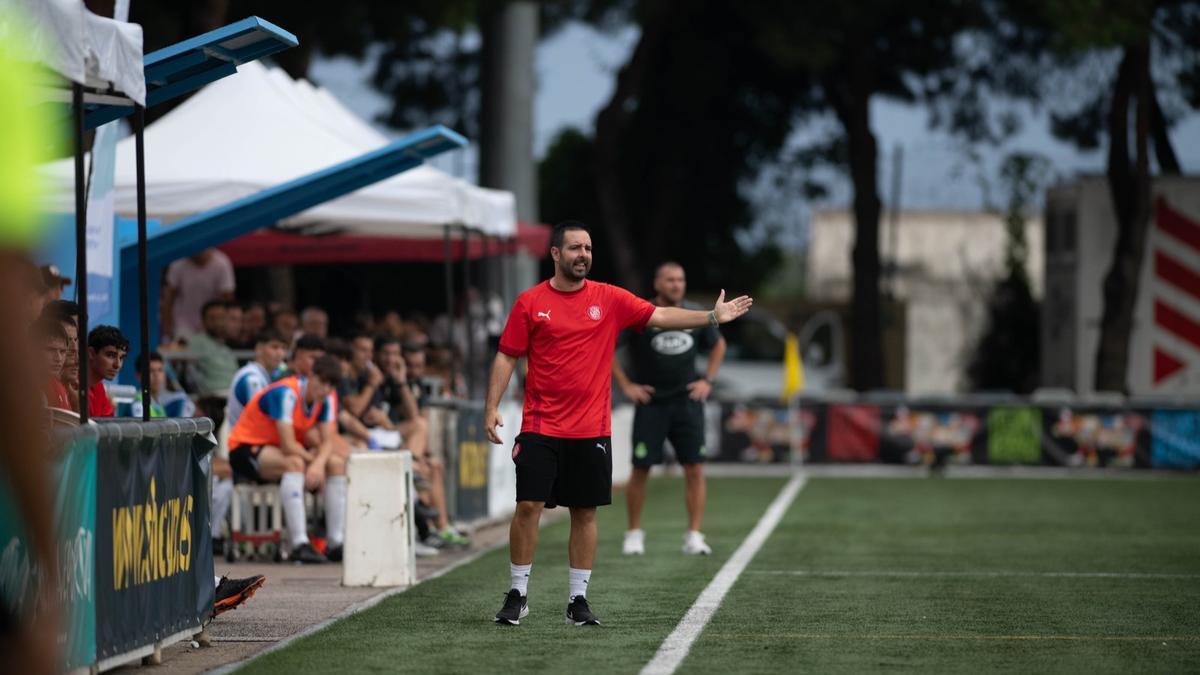 L&#039;entrenador del juvenil B del Girona, Antonio Rivera.