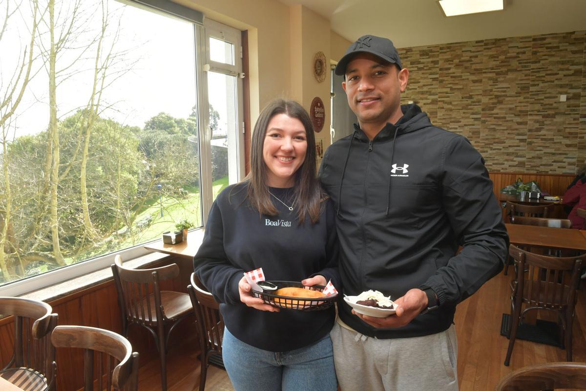 Katy Couceiro y su marido, Luis Acosta, en su local Boa Vista, en Culleredo