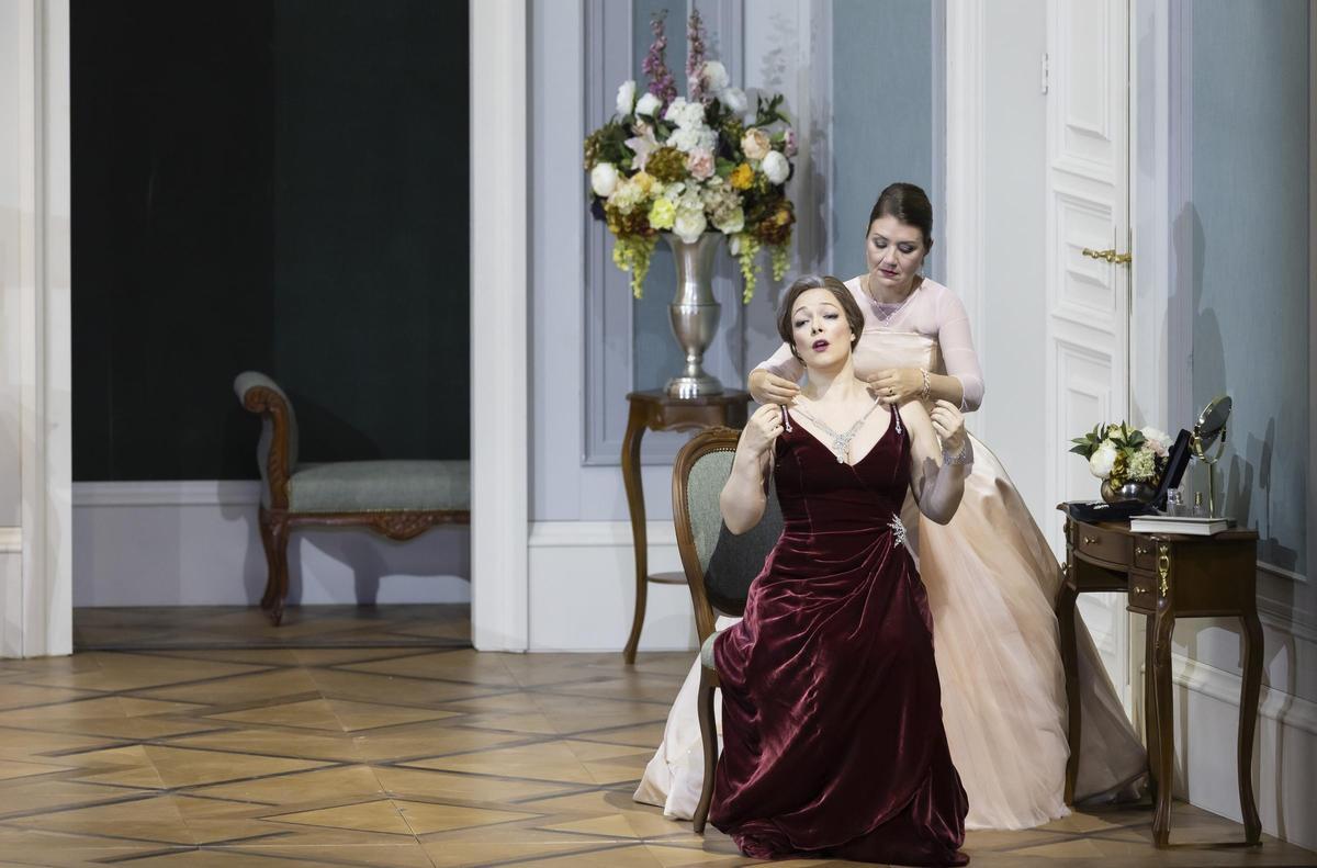 La ópera Roberto Devereux, con Eleanora Buratto y Silvia Tro.