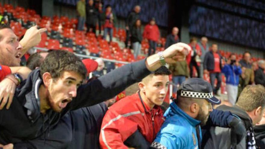 Imágenes de los aficionados del Mallorca tras el partido de ayer.