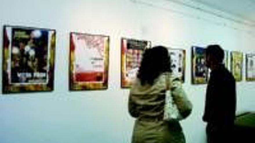 EXPOSICION DE CARTELES