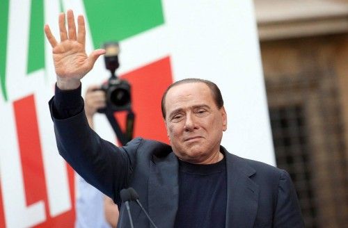 Seguidores de Berlusconi le demuestran su apoyo