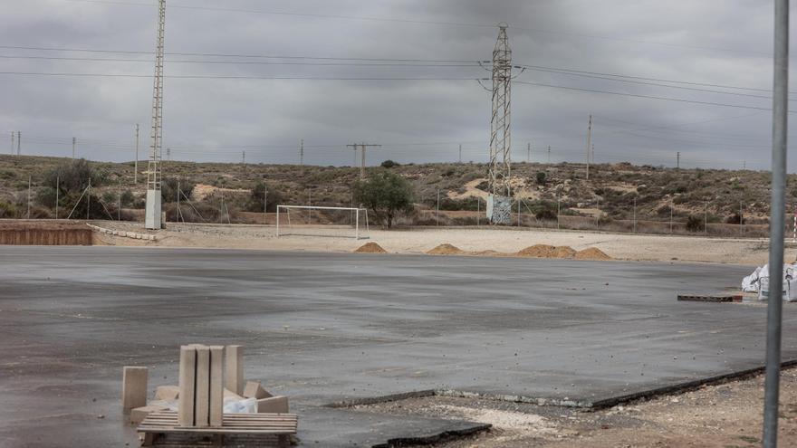 El campo de La Cigüeña se adapta al hockey hierba