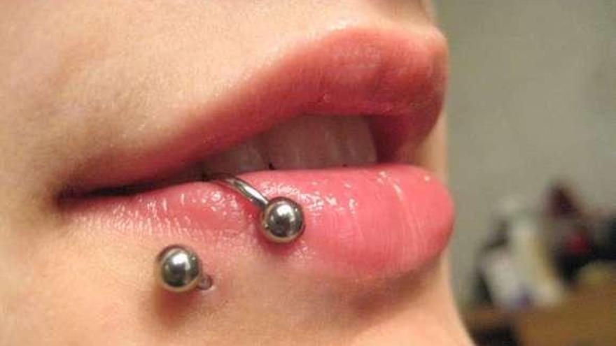 Piercing, una estética poco saludable - Faro de Vigo