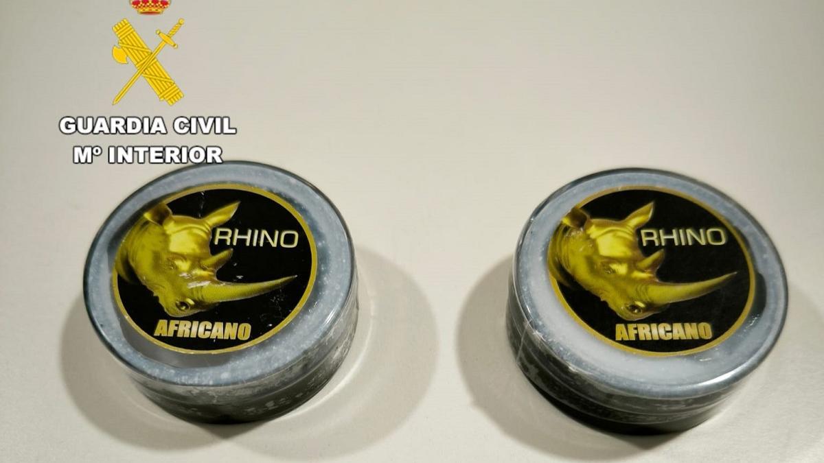 Dos de los tarritos del producto llamado &quot;Rhino Africano&quot; incautados por la Guardia Civil