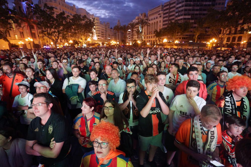 Ambiente en la plaza del Ayuntamiento de València