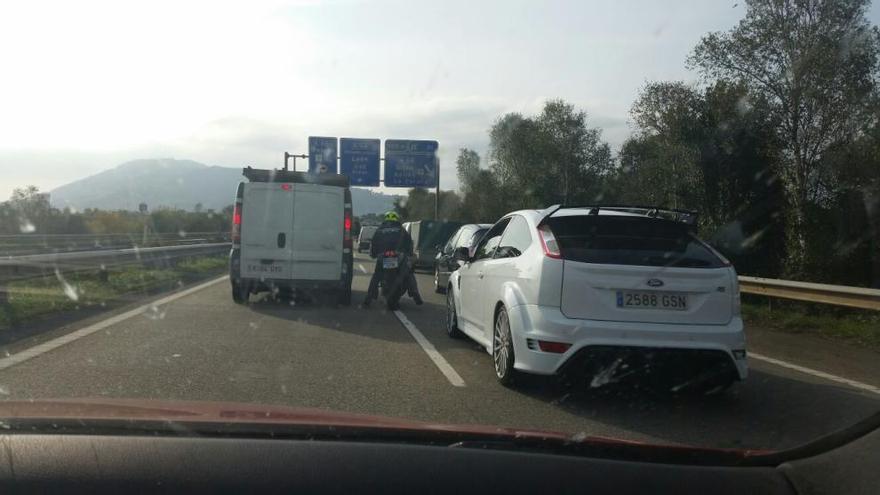 Un accidente en la autovía Oviedo-Villaviciosa provoca importantes retenciones