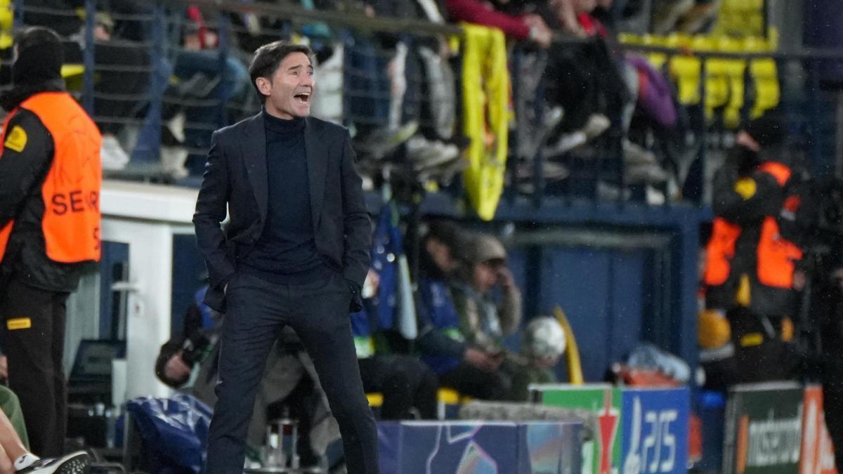 Marcelino García, en la banda del Estadio de la Cerámica durante el Villarreal-Ajax