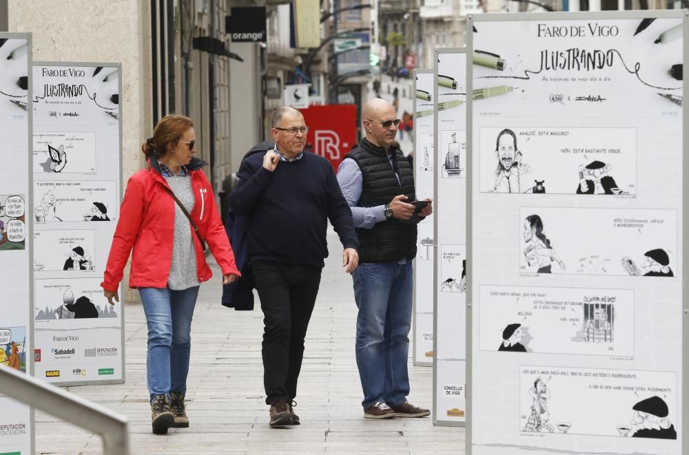 El público disfruta de la exposición de humorismo gráfico de FARO