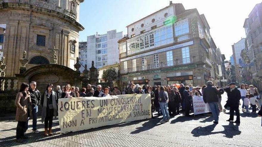 Concentración de la &quot;Marea Branca&quot; en la Peregrina. // G. Santos