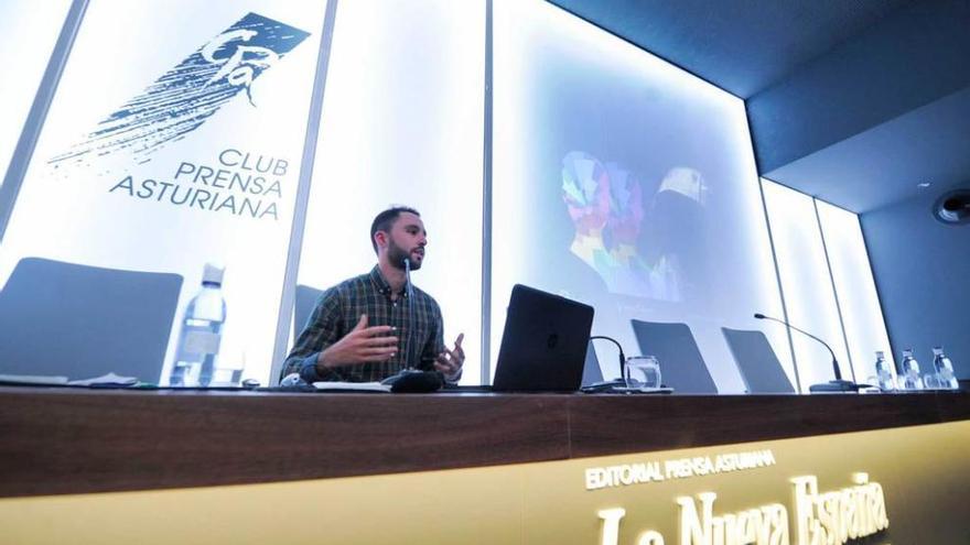 Ignacio Pedrosa, ayer, durante su conferencia.