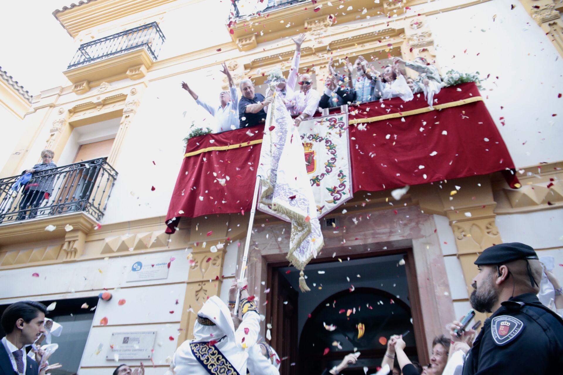 Las mejores fotos de la Recogida de banderas del Paso Blanco y el Azul en Lorca