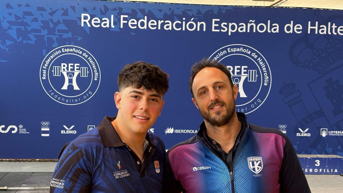 Arnau y su entrenador Sergio