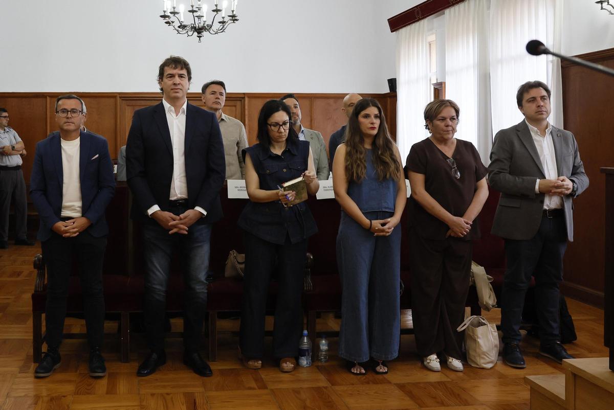 Archivo - Los acusados por la contratación de David Sánchez en la Diputación de Badajoz, en el juicio en la Audiencia Provincial de Badajoz