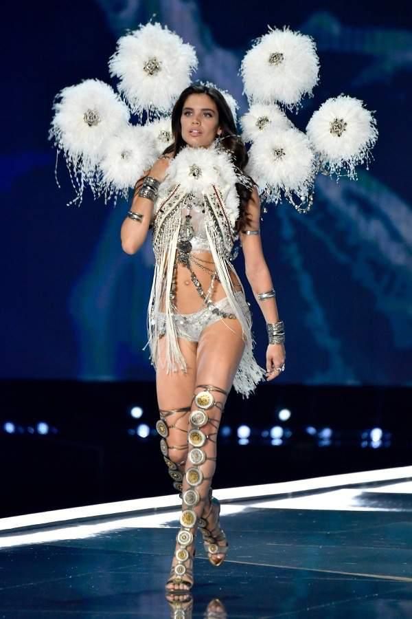 Victoria's Secret Fashion Show 2017: Sara Sampaio