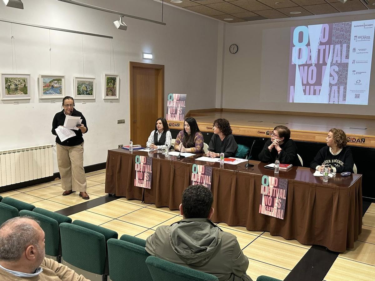 La presentación de la programación del 8M en los cinco concejos del Nalón, que tuvo lugar en Pola de Laviana.