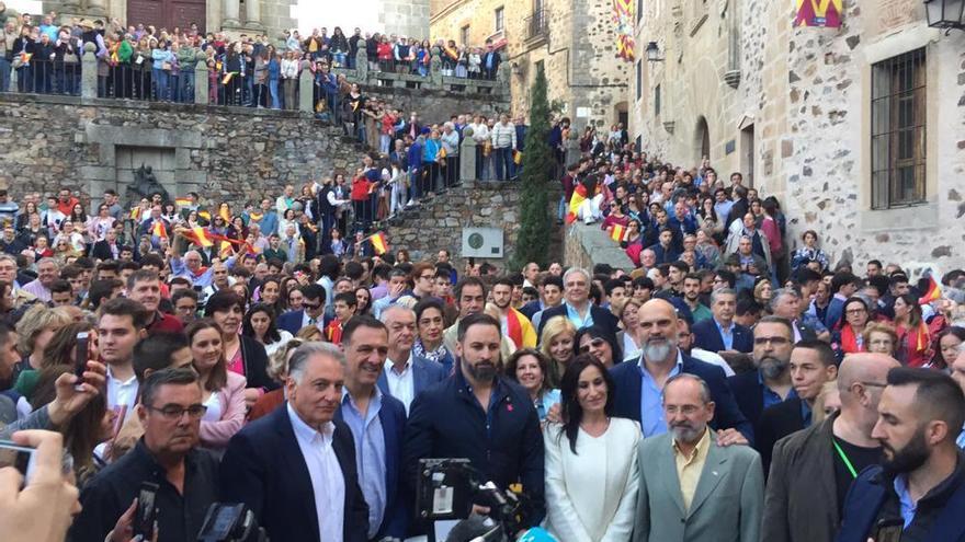 El líder de Vox congrega a 600 personas en Cáceres