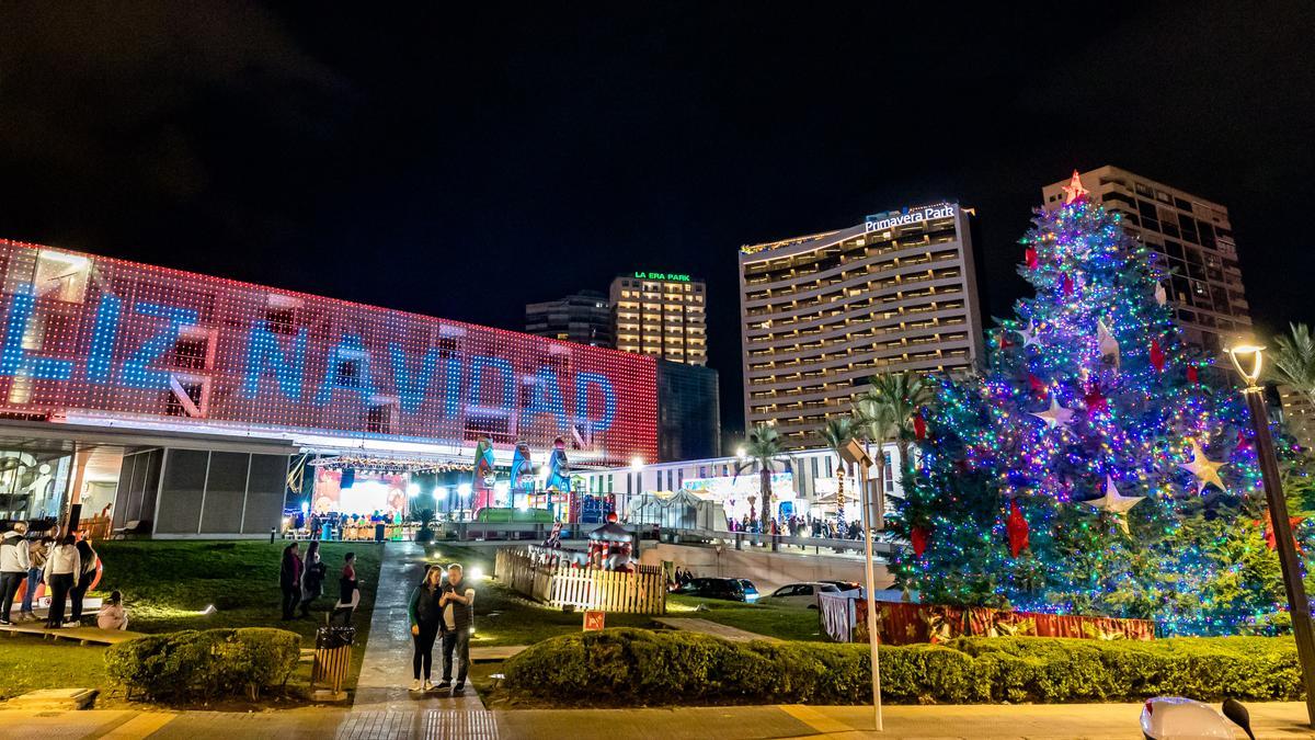 La Plaza de la Navidad de Benidorm, donde estos días habrá actuaciones gratuitas para niños, atracciones y otras actividades navideñas.