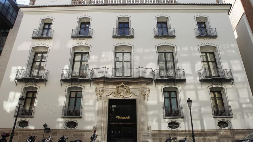 Palacete que alberga la sede del Sabadell en la calle pintor Sorolla de València. | LEVANTE-EMV