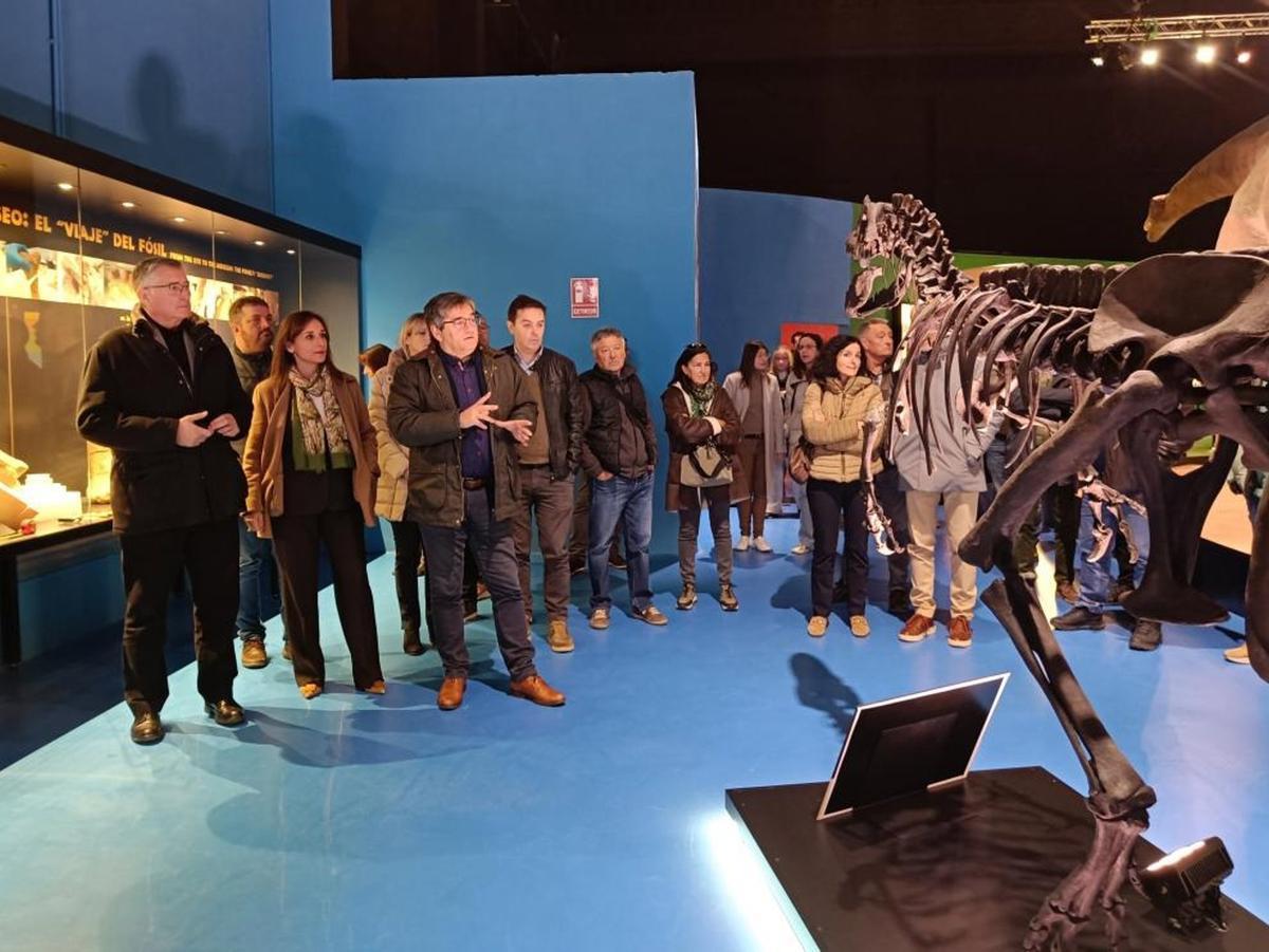 Una muestra de la réplica de un esqueleto de alosaurio en Legendark.